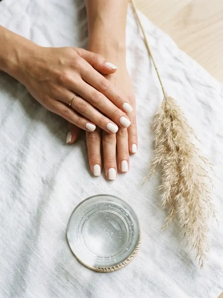 White Linen Nails
