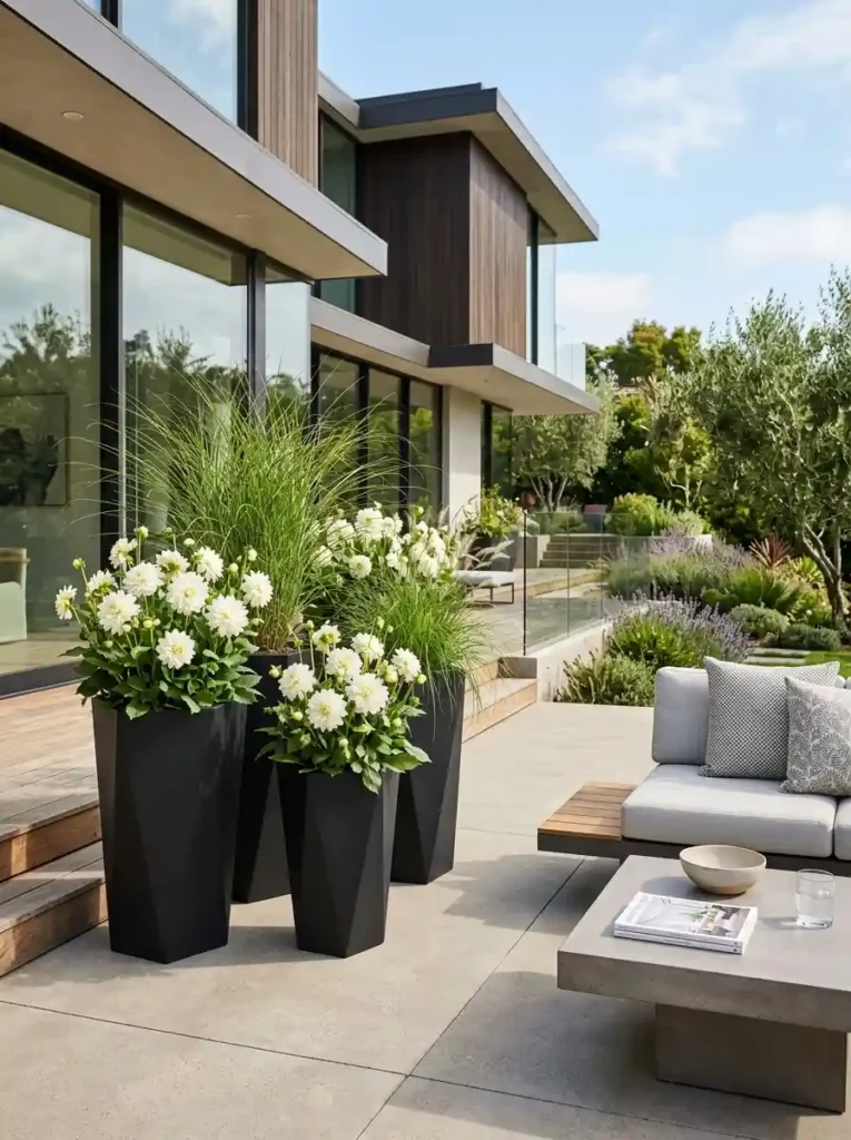  High-Contrast Black Minimalist Planters
